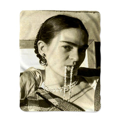 Classic Frida Kahlo jewellery Blanket