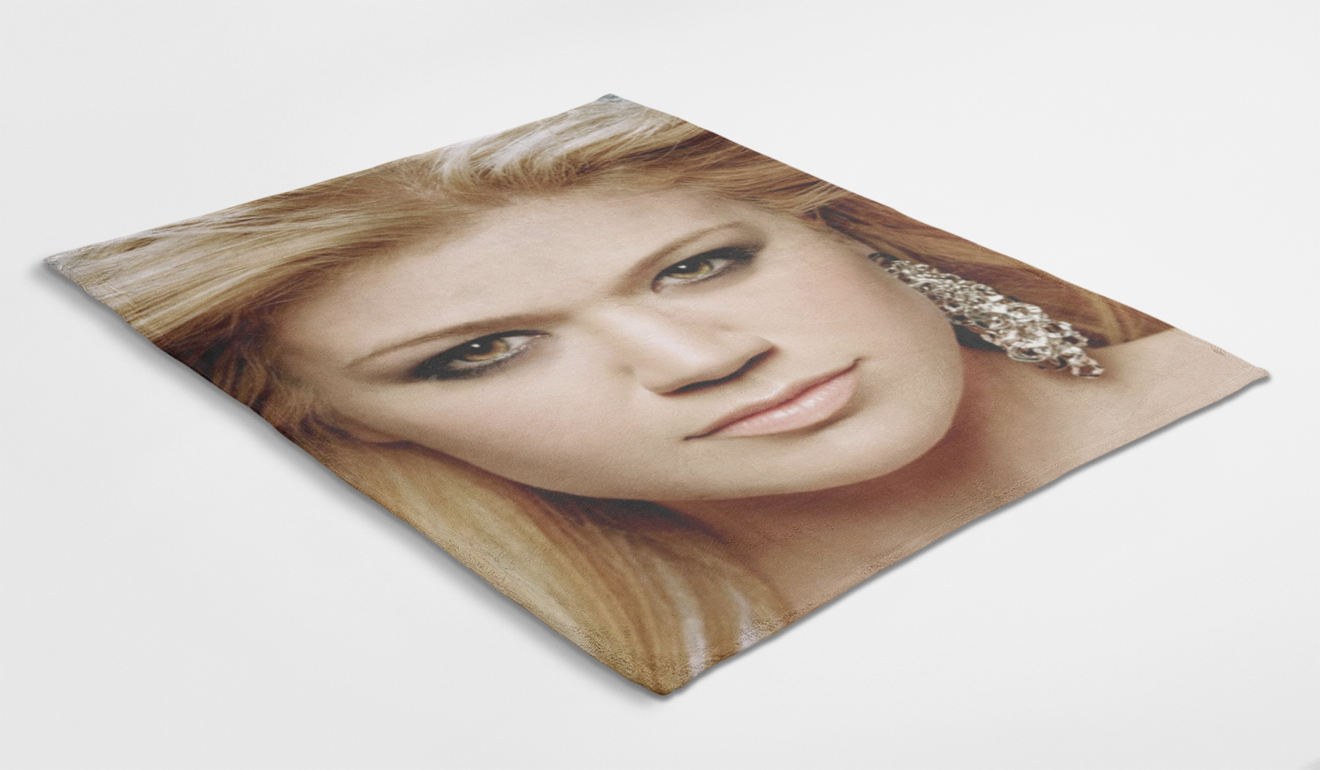Kelly Clarkson Face Poster Blanket
